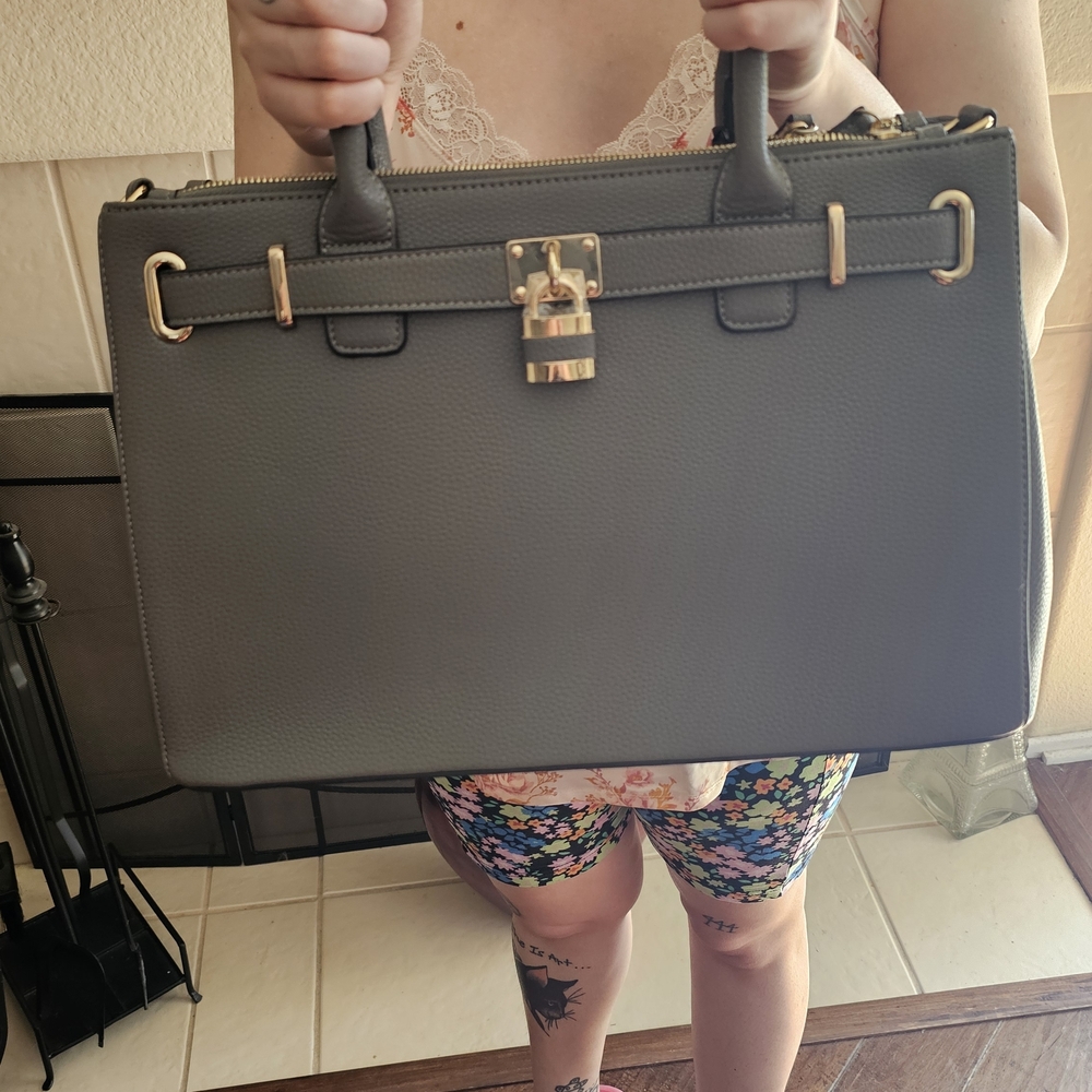 Elegant Gray Handbag